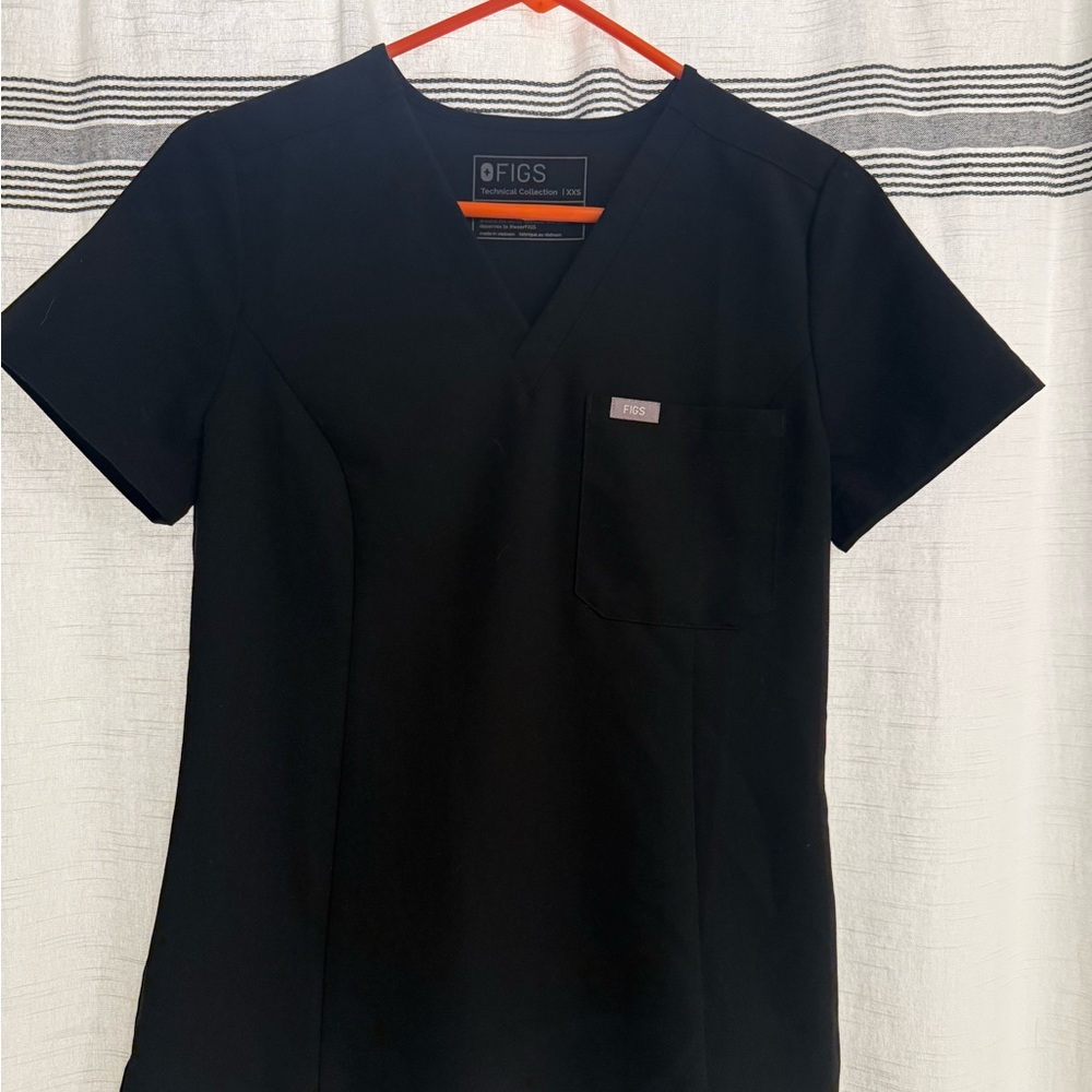 Figs Black tuck in scrub top
